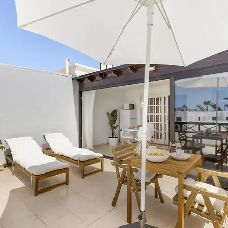 Sea View Apartment *