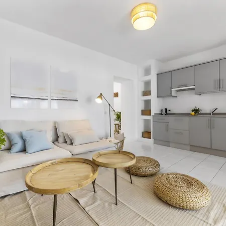 Sea View Apartment *